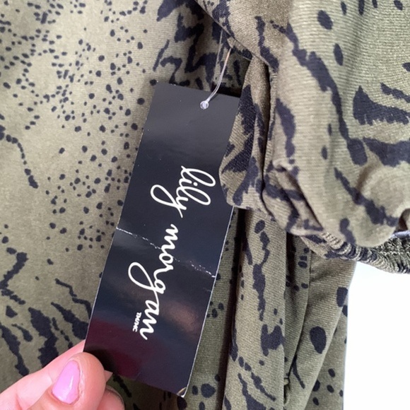 Lily Morgan Green & Black Splotchy Off-Shoulder Top NWT - Picture 7 of 8